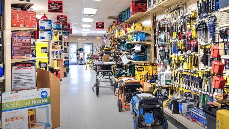 Tiendas de Florida bajan sus precios por inicio de temporada de huracanes