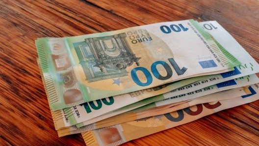 ¿Necesitas ayuda monetaria? Descubre cómo cobrar estos 600 euros de España