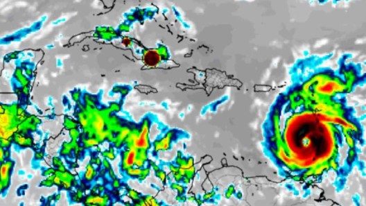 Posible Huracán Beryl llega el lunes al Caribe. Esta es la trayectoria rumbo a Cuba.