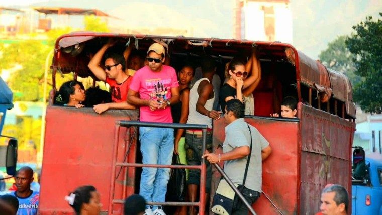 Tensa situación del transporte en Santiago de Cuba: solo el 30% de los vehículos funcionan pero no hay combustible