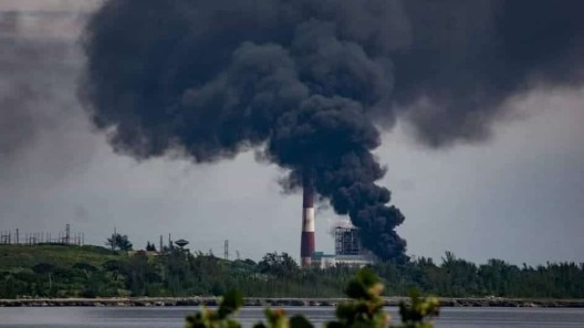 ¡Último minuto! Controlado incendio en tanque de combustible de la central «Guiteras» en Matanzas