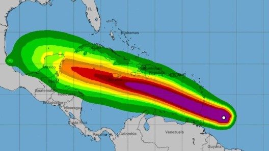 Parte matutino. Huracán Beryl tiene en alerta a todo el Caribe: vientos de casi 200 km/h
