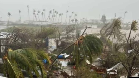 Parte meteorológico sobre el Huracán Beryl, de categoría 3. Alertas y Cono de trayectoria
