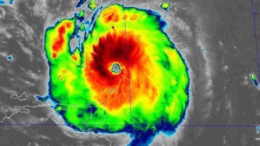 Huracán Beryl ya es Categoría 5 y se acerca al sur de las costas de Cuba
