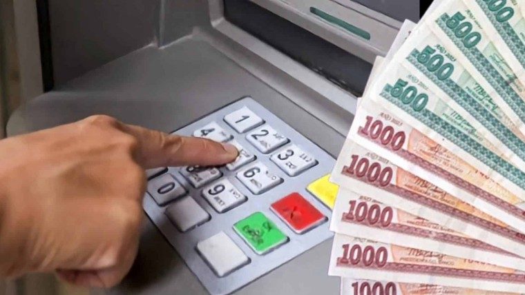 ¿Qué sucede con los salarios en Cuba? La prensa oficial se hace eco de la compleja situación para acceder al dinero