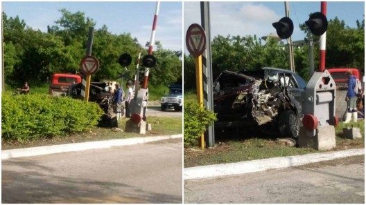 Tren Habana Santiago choca un auto en Santa Clara