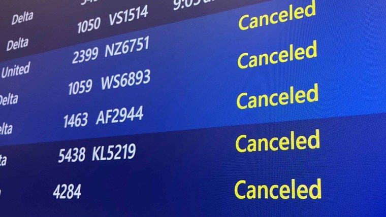 Aeropuerto de Miami y Fort Lauderdale cancelan vuelos por paso del huracán Debby