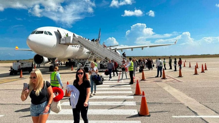 «Mulas» cubanas siguen viajando de compras a Venezuela: más de 100 en la última semana