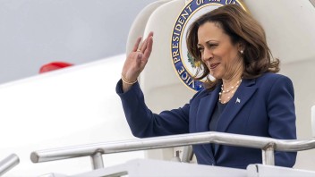 ¿Por qué los latinos deben estar muy atentos a las próximas elecciones en Estados Unidos? Se juegan su estatus migratorio