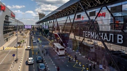 Vía aérea directa entre Moscú y Holguín inicia operaciones con enfoque turístico y comercial
