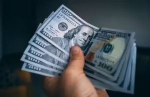 El dólar sigue subiendo en Cuba: mercado informal de divisas y tasas de cambio oficiales