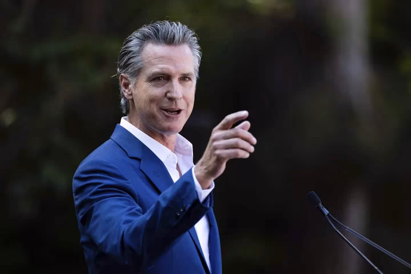 El Gobernador de California firma ley que restablece duras penas por robos y saqueos