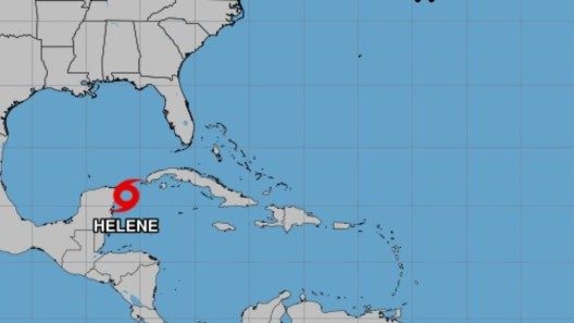 Fuertes lluvias y vientos en Cuba. Aviso de Ciclón Tropical número 4 sobre Helene