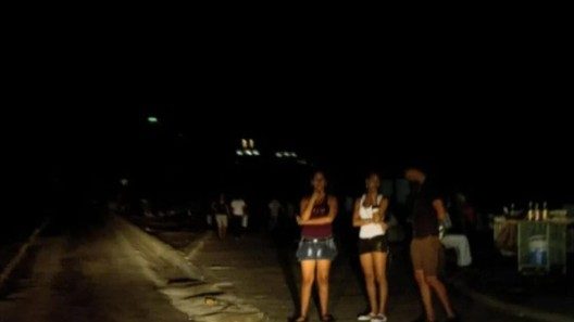 Noche de espanto: apagones en Cuba se disparan con déficit por encima de 1000 MW