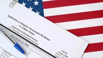 Advertencia del DHS: migrantes bajo parole enfrentan riesgo de deportación si no ajustan su estatus en 24 meses