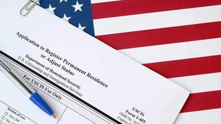 Advertencia del DHS: migrantes bajo parole enfrentan riesgo de deportación si no ajustan su estatus en 24 meses