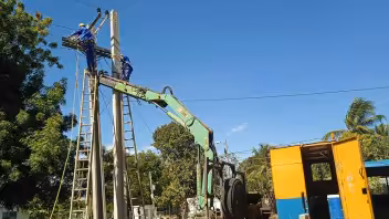 Accidente laboral en Cienfuegos deja un liniero muerto y otro grave