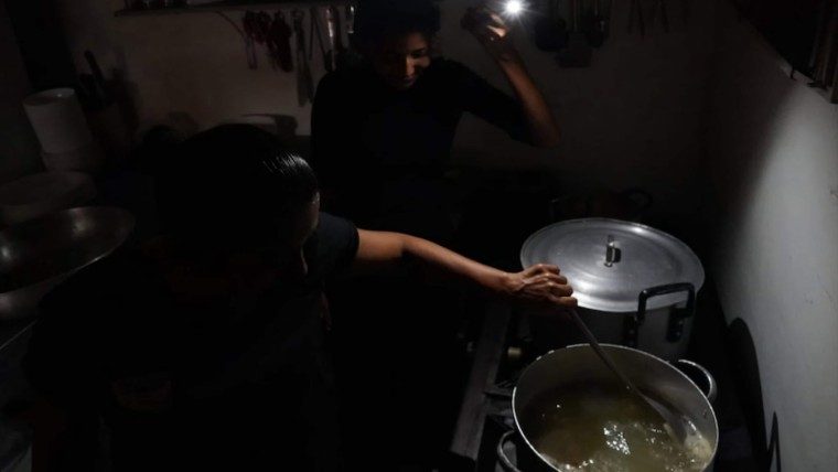 Apagones en Cuba: Venezuela recorta significativamente sus envíos de petróleo a la isla