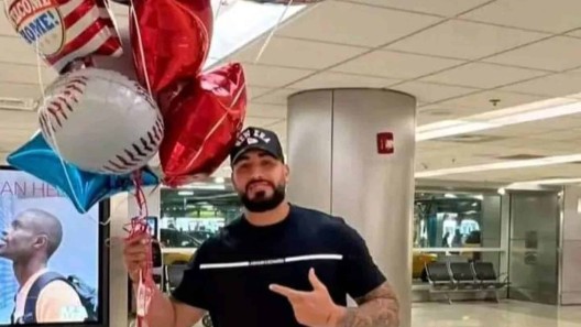 Pelotero cubano Ariel Pestano arriba a Estados Unidos con la mira en MLB