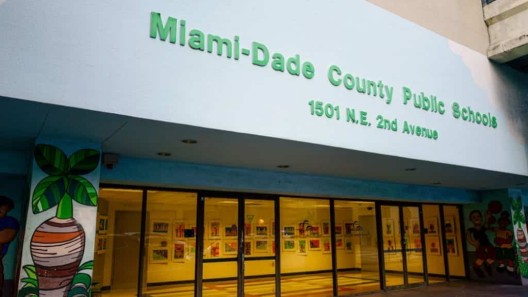 Escuelas y universidades del sur de Florida cerrarán por el huracán Milton