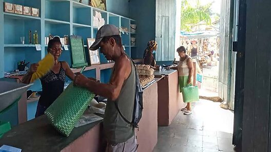 Guantánamo recibe apoyo prioritario en la distribución de alimentos incluyendo 1 kg de arroz, 0,5 kg de chícharos y 1 litro de aceite