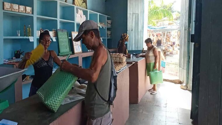 Guantánamo recibe apoyo prioritario en la distribución de alimentos incluyendo 1 kg de arroz, 0,5 kg de chícharos y 1 litro de aceite