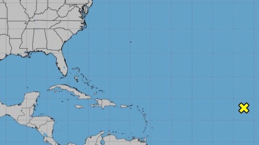 Monitorean posible ciclón en el Atlántico rumbo al Caribe y Florida