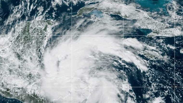 NHC emite alerta por Tormenta Tropical Sara: posibles inundaciones y deslizamientos catastróficos