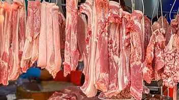 Escasez de grasa de cerdo provoca colas desde la madrugada en Cuba