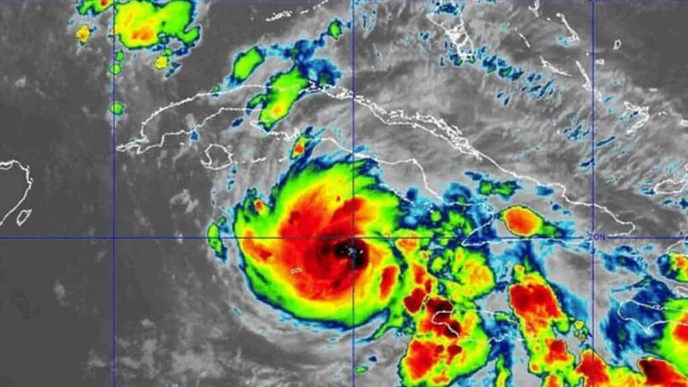 CNH: Huracán Rafael entraría a Cuba con categoría 3. Ahora tiene vientos sostenidos de 150km/h
