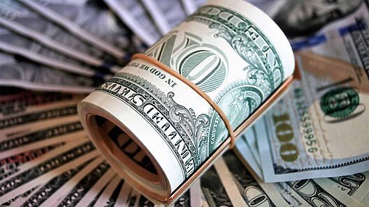 Precios de las divisas en el mercado informal y oficial en Cuba