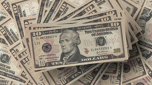 Así cierra el dólar y el euro esta semana en Cuba. Tasas informales y oficiales de las divisas