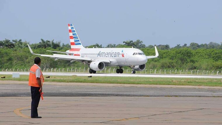 Información de American Airlines sobre vuelos a Cuba tras aproximación de huracán Rafael