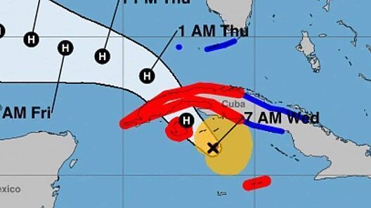Rafael se convierte en Huracán de categoría 2 rumbo a Cuba