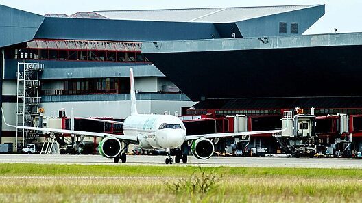 Aeropuertos y servicios de transporte operan con normalidad en Cuba pese a crisis energética