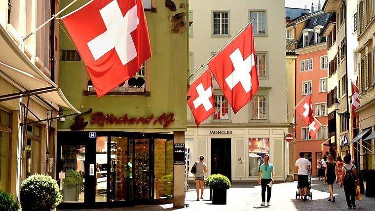 Trabajar en Suiza: hasta 8.700 euros al mes y más de 13 mil ofertas disponibles «sin necesidad» de visado