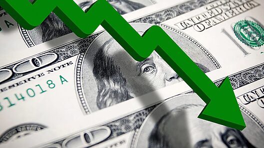 USD cae por debajo de los 300 pesos: Estrepitosa caída en el precio del dólar, el euro y la MLC. Tasas de cambio en Cuba hoy