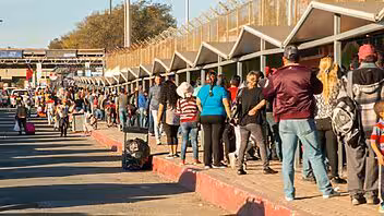 Más de 8,000 cubanos cruzaron la frontera sur de Estados Unidos en noviembre