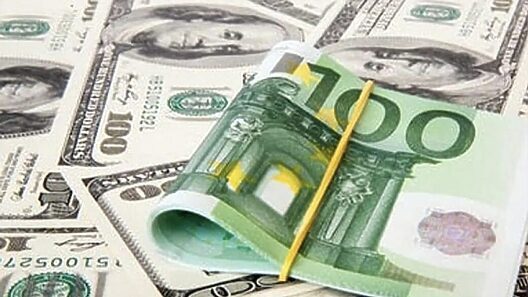 El dólar registra una caída en el mercado informal de Cuba
