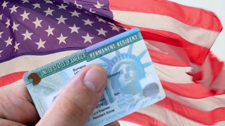 Ocho errores o delitos que pueden impedirte obtener la Green Card en Estados Unidos