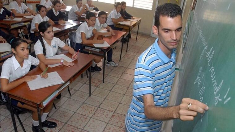 Cuba celebra el Día del Educador este 22 de diciembre: ¿cuánto ganan sus maestros?