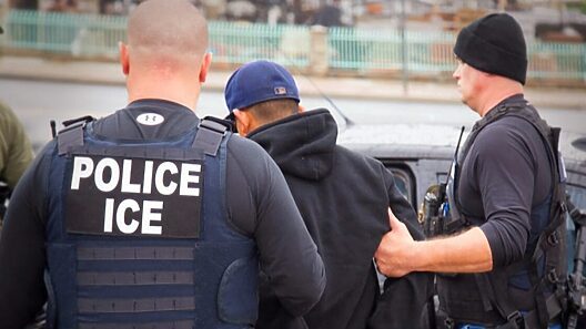 ICE no puede detenerte sin este requisito: consejos de los expertos para evitar deportación
