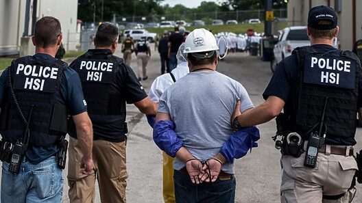 Trump amplía las deportaciones aceleradas en todo Estados Unidos, afectando a comunidades migrantes