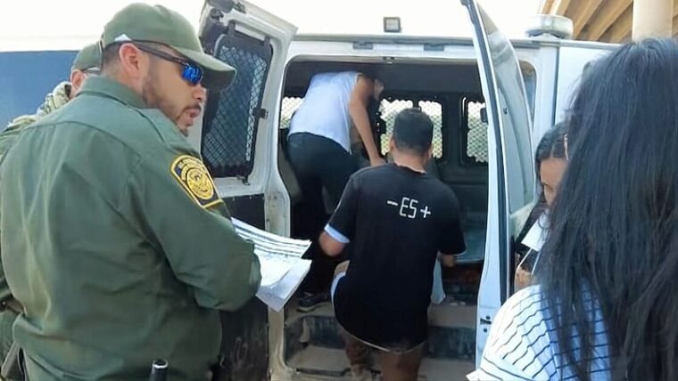 Deportaciones masivas de inmigrantes en Estados Unidos comenzarían este martes