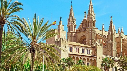 Emigrar a España: casa gratis, empleo y salario de más de 1600 euros en estos oficios