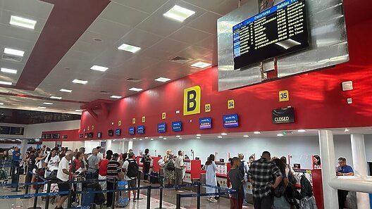 Aerolínea que vuela a Cuba rebaja a mitad de precio sus boletos