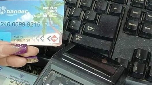 Cuba: nueva vía para recargar las tarjetas prepago en dólares