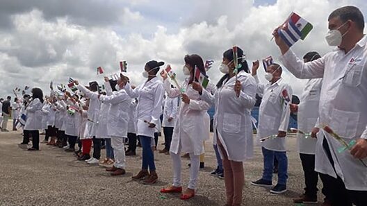 ¿Eres médico que ha cumplido misión y quieres importar un carro a Cuba? Lo que debes saber