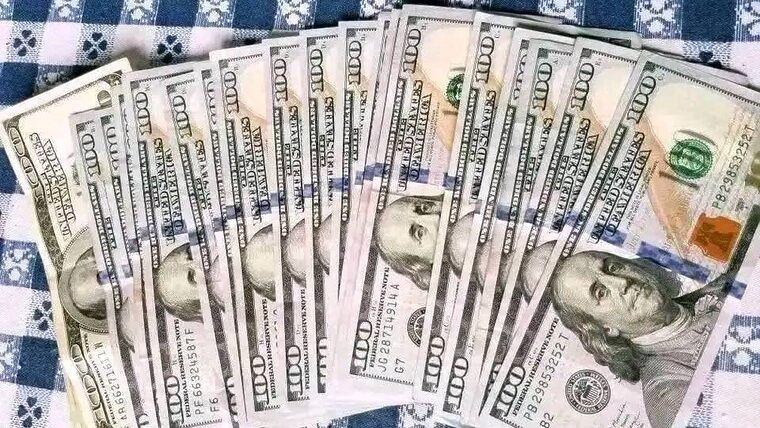 A cuánto está ahora el dólar, el euro y la MLC en el mercado informal de divisas en Cuba se mantiene estable al inicio del fin de semana (22 de febrero de 2025)