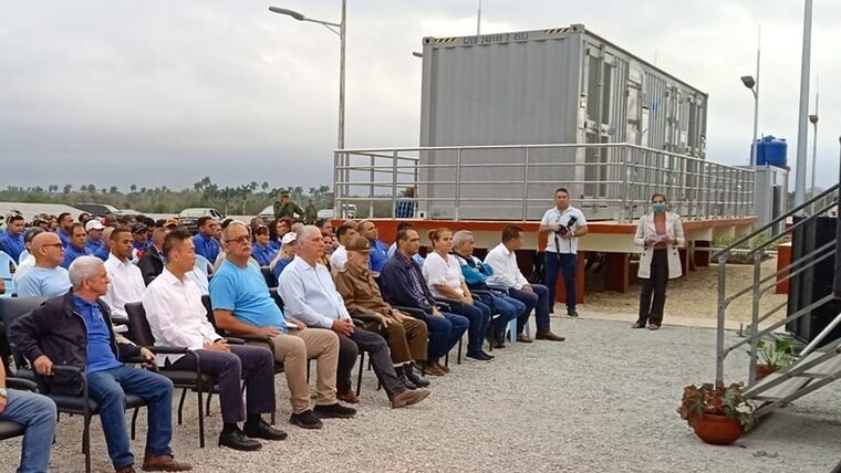 Apagones en Cuba eclipsan la inauguración de parque solar fotovoltaico
